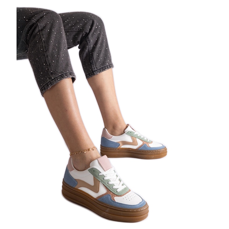 Modré tenisky s gumovou podrážkou modrý