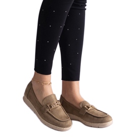 Zelené dámské mokasíny s ekologickým semišem s řetězem zelená