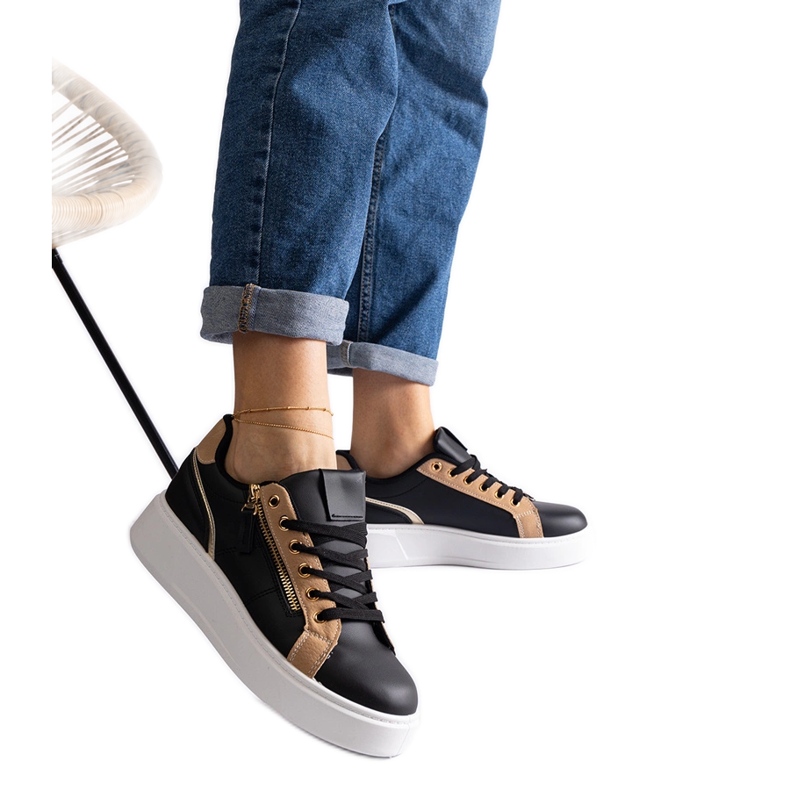 Černé dámské sportovní tenisky černá