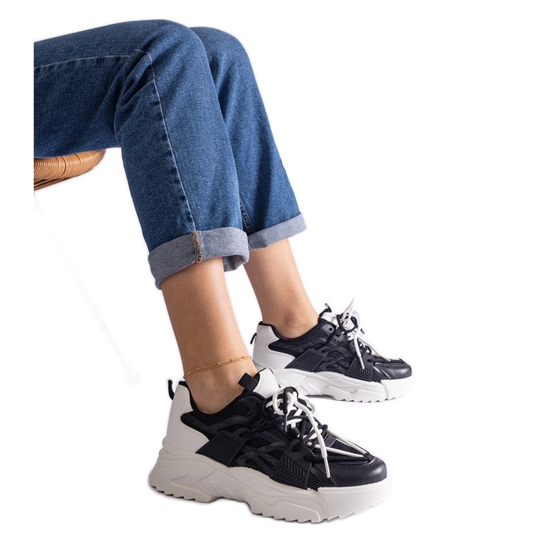 Černé dámské sportovní tenisky černá