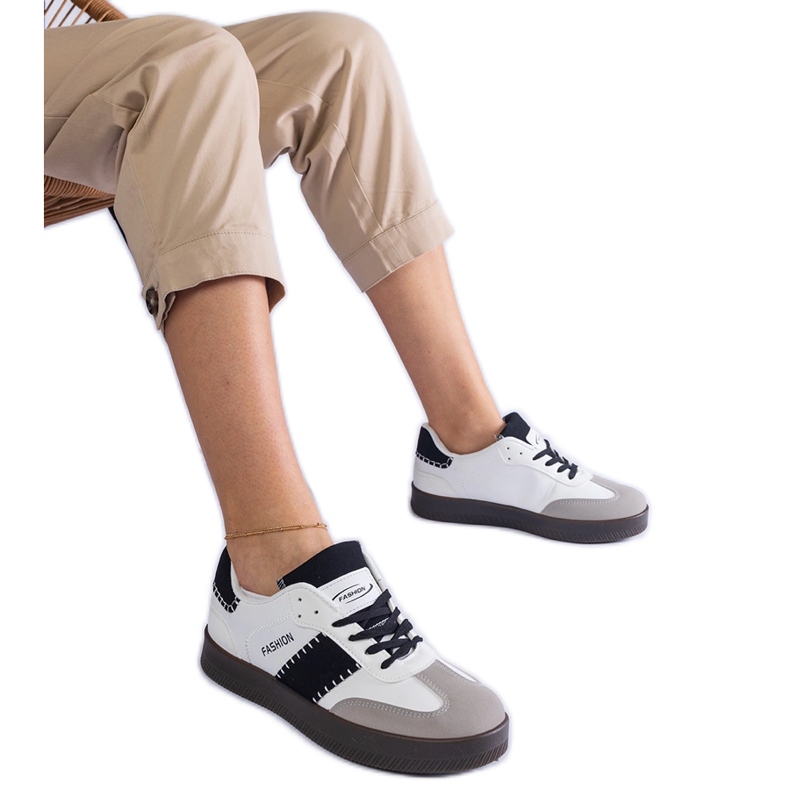 Bílé tenisky na platformě s prošíváním bílý