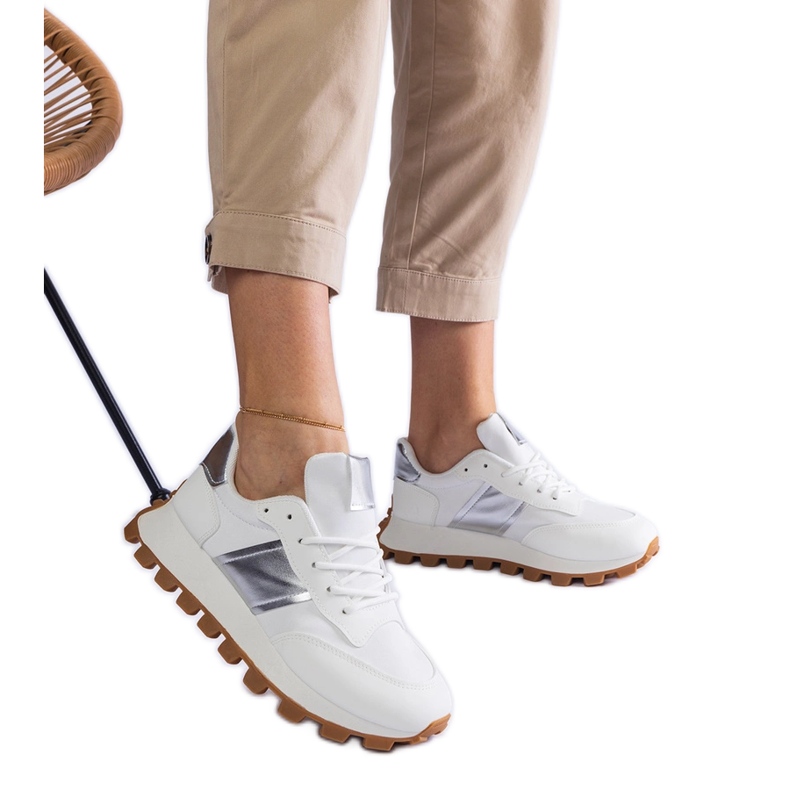 Bílé tenisky s viditelným chráničem bílý