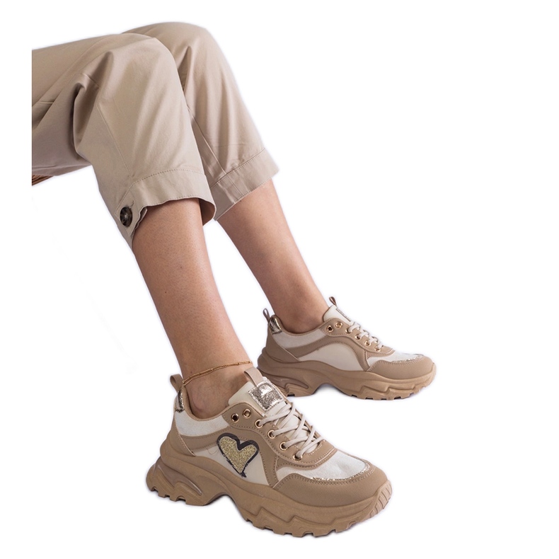 Hnědé tenisky na platformě se srdíčkem hnědý