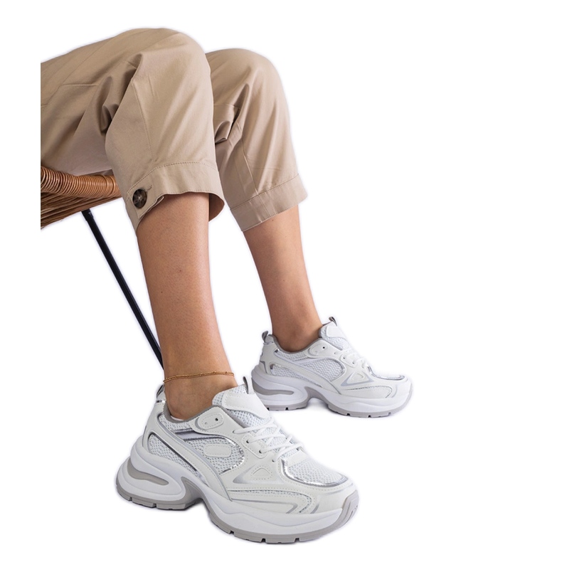 Bílé tenisky na masivní podrážce bílý Bílé tenisky na masivní podrážce bílý