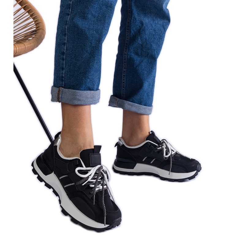 Tenisky ženských tenisek černého sportu černá