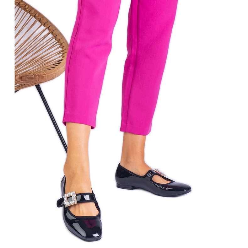 Černé vázané baleríny zdobené sponou černá Černé vázané baleríny zdobené sponou černá