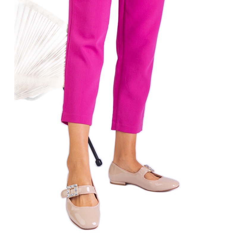 Béžové balery zdobené svorkou béžový Béžové balery zdobené svorkou béžový