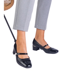 Černá čerpadla na sloupku s varným prstem černý