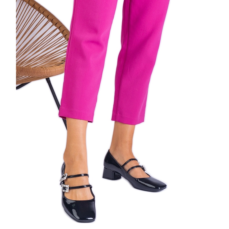 Černá čerpadla je vadná svorkou se zirkony Černá čerpadla je vadná svorkou se zirkony