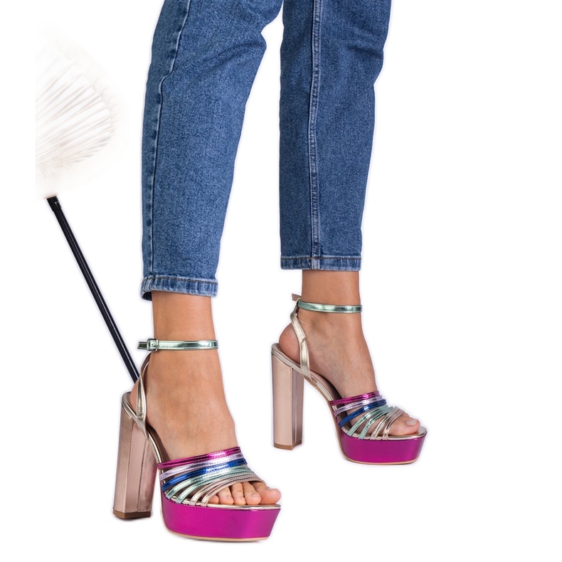 Vícebarevné masivní sandály na příspěvku růžový Vícebarevné masivní sandály na příspěvku růžový