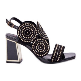 Zdobené sandály na černém sloupku černý