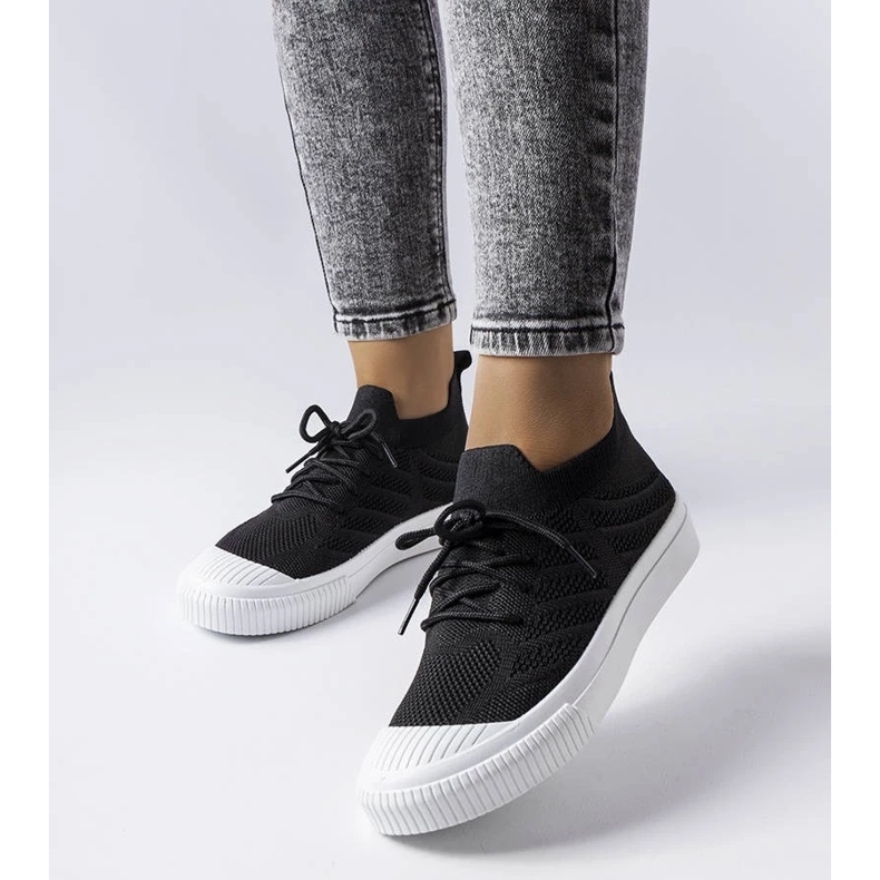 D/GMR Černé tenisky vyrobené ze strečové tkaniny od Polaire černá D/GMR Černé tenisky vyrobené ze strečové tkaniny od Polaire černá