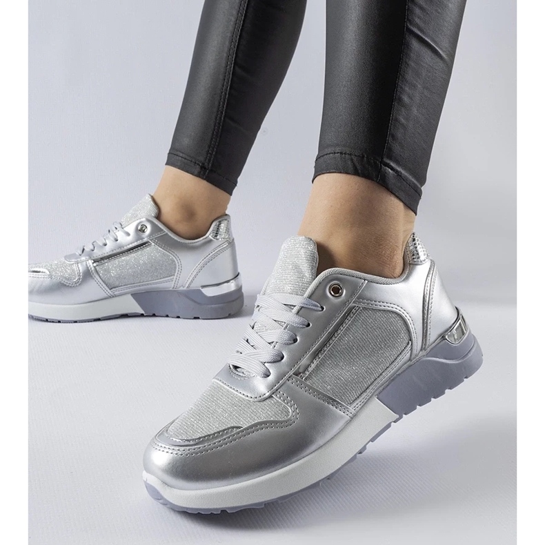 D/GMR Šedé tenisky s ozdobnou nití od Facondo šedá