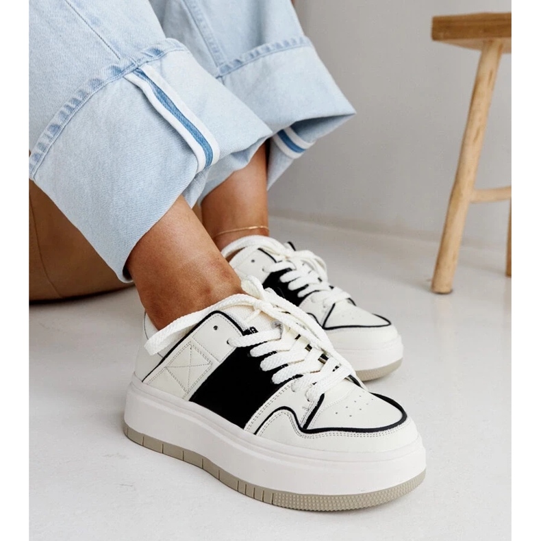Bílé a bílé kožené tenisky na silné podrážce Abrar bílý Bílé a bílé kožené tenisky na silné podrážce Abrar bílý