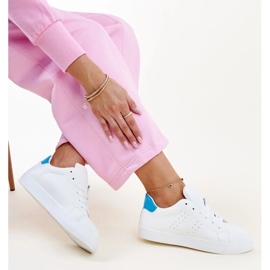 Bílé a modré tenisky Akila bílý Bílé a modré tenisky Akila bílý