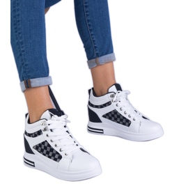 Bílé tenisky žen na skrytém klínu černý