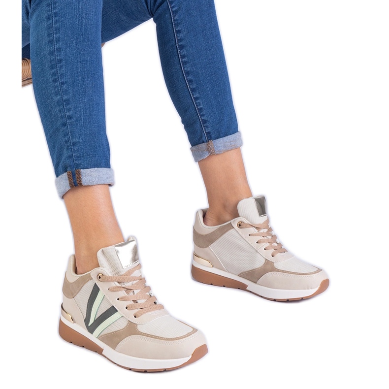 Béžové ženské tenisky na skrytém klínu béžový Béžové ženské tenisky na skrytém klínu béžový