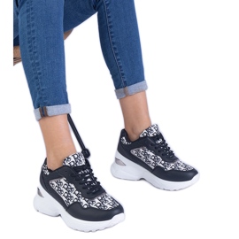 Sportovní tenisky černých žen s kovovým vložením