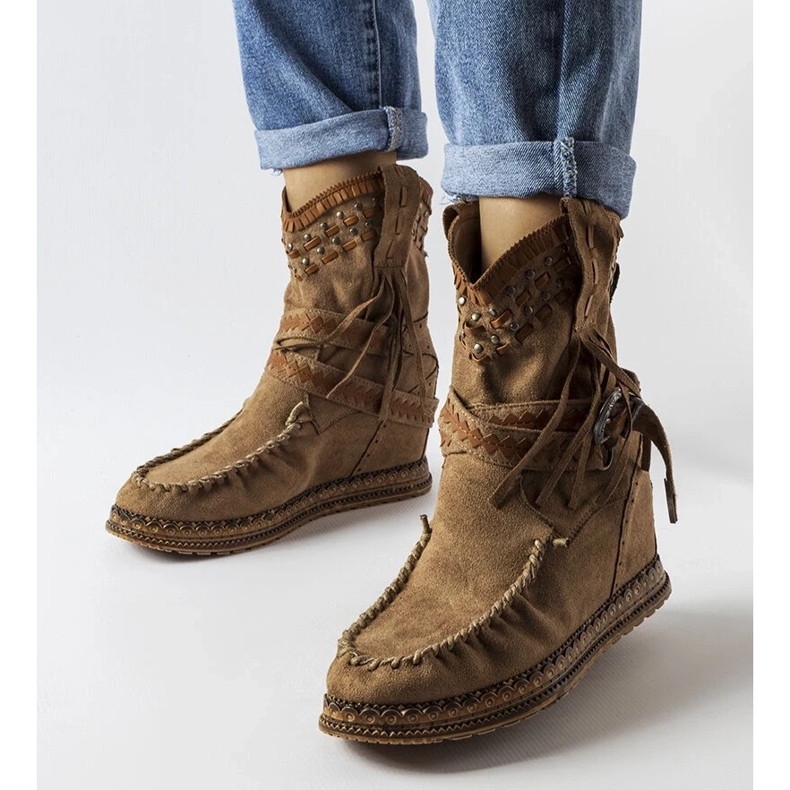 D/CEO Tmavě hnědé kozačky na klínku od Beausoleil D/CEO Tmavě hnědé kozačky na klínku od Beausoleil