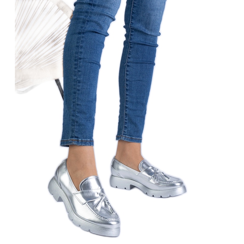 Stříbrné klasické boty s třásněmi stříbrný