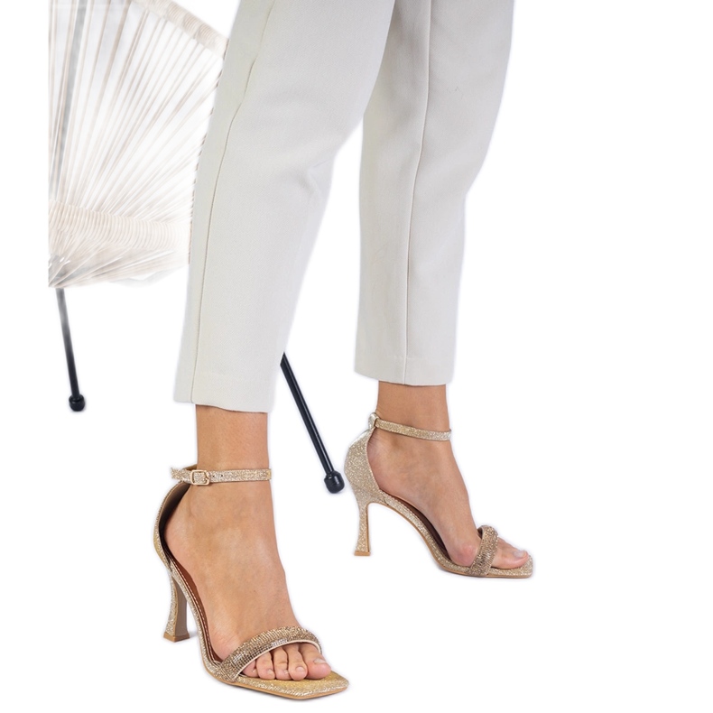 Zlaté elegantní sandály na vysoké patě zdobené zirkony zlatý Zlaté elegantní sandály na vysoké patě zdobené zirkony zlatý