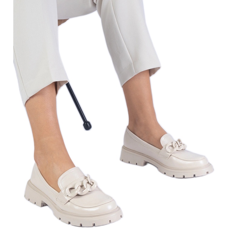 Béžové vázané mokasíny s řetězem béžový Béžové vázané mokasíny s řetězem béžový