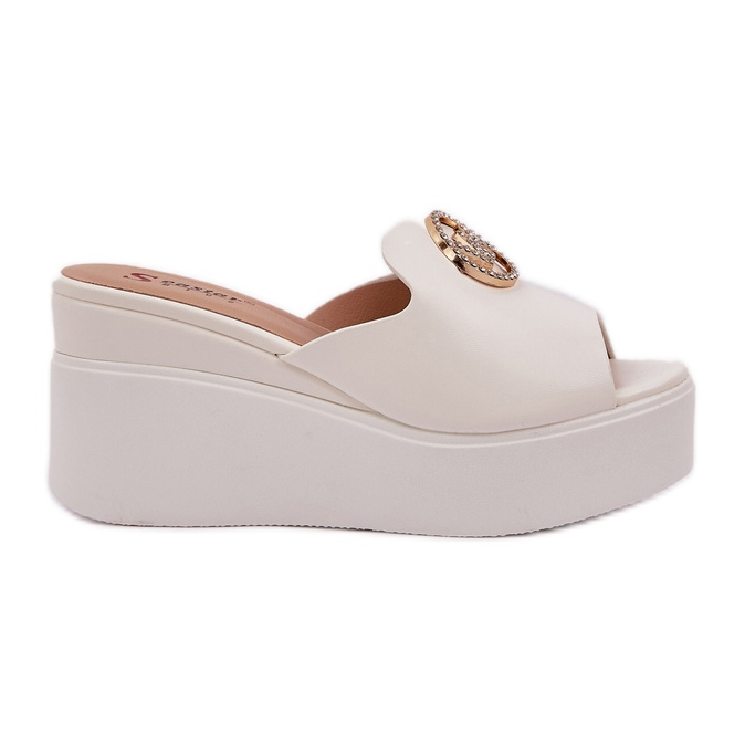 Pantofle na plošině a klíny s bílým ozdobou Pantofle na plošině a klíny s bílým ozdobou