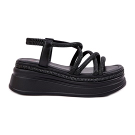 Sandály na masivní platformě s černými pruhy