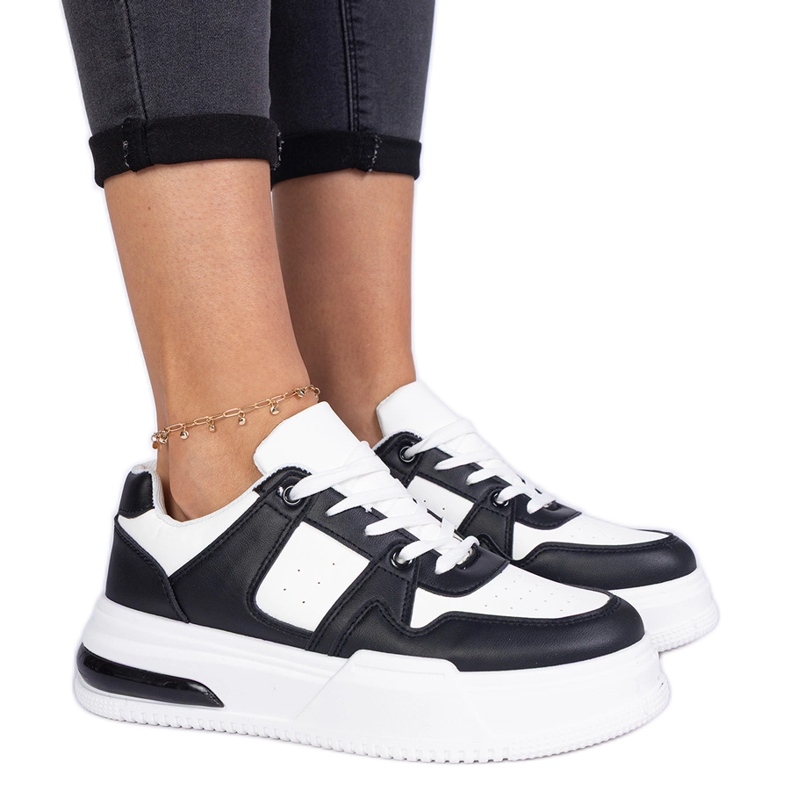 Černobílé dámské tenisky se silnou podrážkou bílý Černobílé dámské tenisky se silnou podrážkou bílý