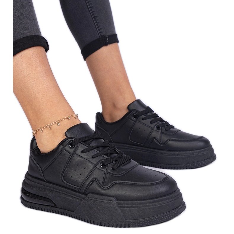 Černé dámské tenisky se silnou podrážkou černá Černé dámské tenisky se silnou podrážkou černá