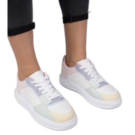 Bílé a modré sportovní tenisky z ekopokolu bílý Bílé a modré sportovní tenisky z ekopokolu bílý