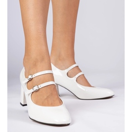 Bílá dámská čerpadla na sloupu s sponami bílý