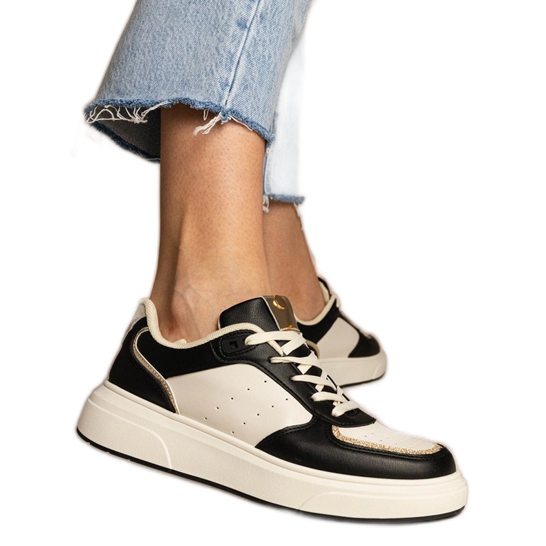 Tenisky černé ženy s třpytivým příslušenstvím černá Tenisky černé ženy s třpytivým příslušenstvím černá