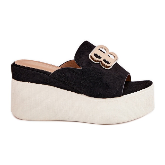 Pantofle na plošině a klíny s černou dekorací černá