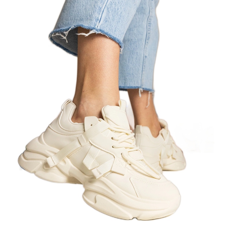 Masivní sporty žen béžových tenisek