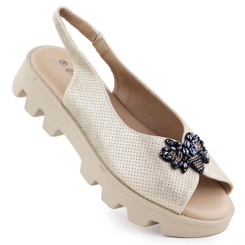 Dámské sandály na platformě perforované kovové zlaté Potocki SZ12610 zlatý Dámské sandály na platformě perforované kovové zlaté Potocki SZ12610 zlatý