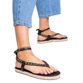 Černé sandály zdobené řetězem černý