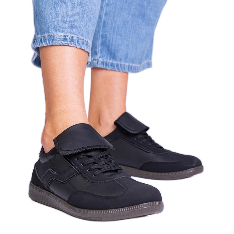 Černé tenisky s nízkým obsahem černá