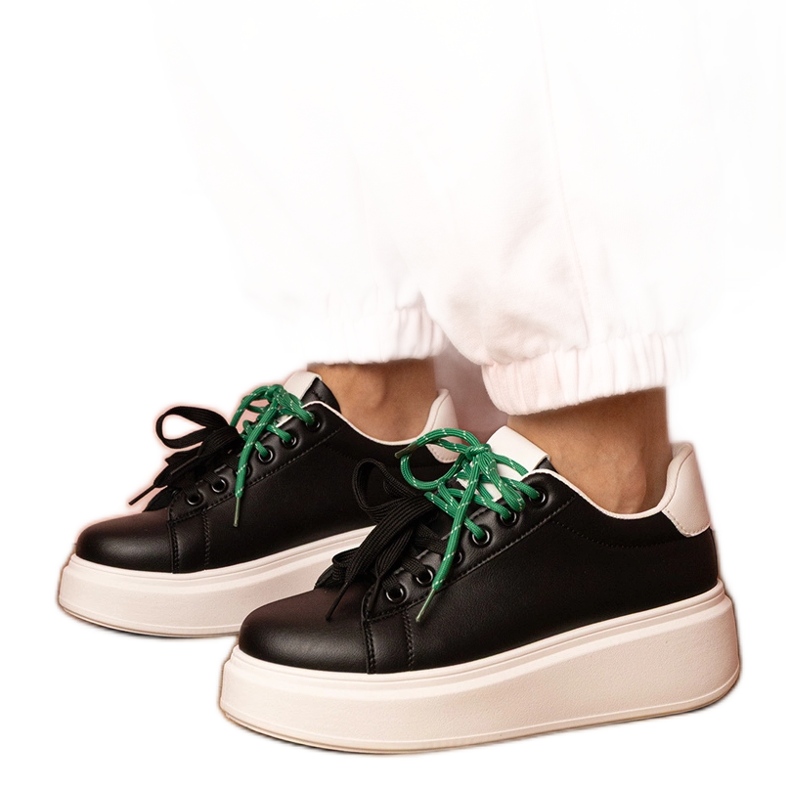 Černé sportovní tenisky na platformě černá