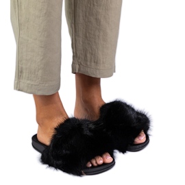 Černé pantofle s kožíškem černý