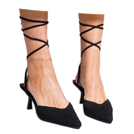 Černá čerpadla na vysokou patu s otevřeným Černá čerpadla na vysokou patu s otevřeným