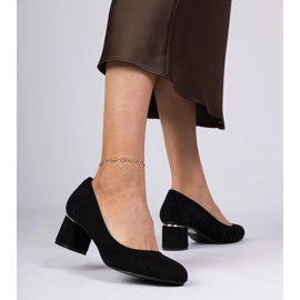 Černá klasická čerpadla na nízkém bloku černý