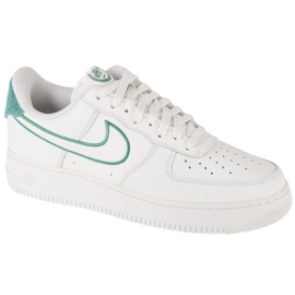 Nike Air Force 1 07 LV8 FN8349-100 Shoty bílý
