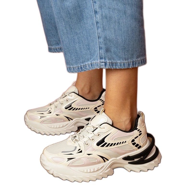 Béžové sportovní tenisky na stylové podrážce béžový