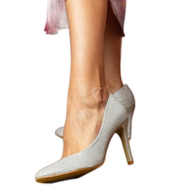 Stříbrná čerpadla na brokátovém povrchu stříbrný Stříbrná čerpadla na brokátovém povrchu stříbrný