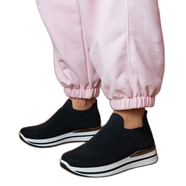 Tenisky černých žen na nástupišti se zirkony černá