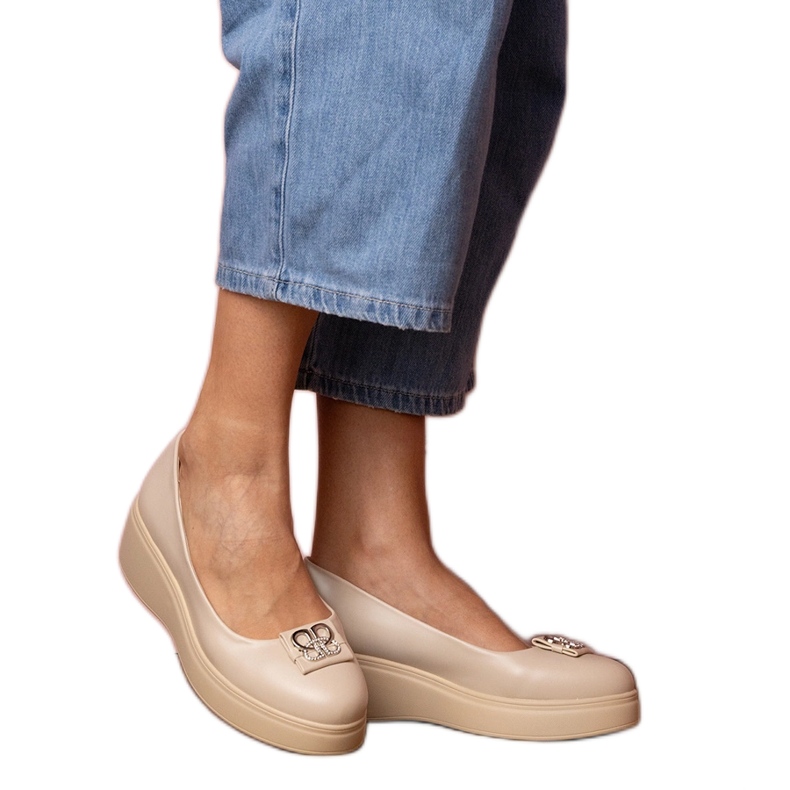 Béžové boty na platformě s dekorací zirkonu béžový