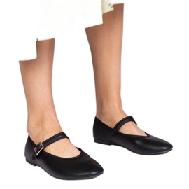 Baleríny černých žen s přezkou