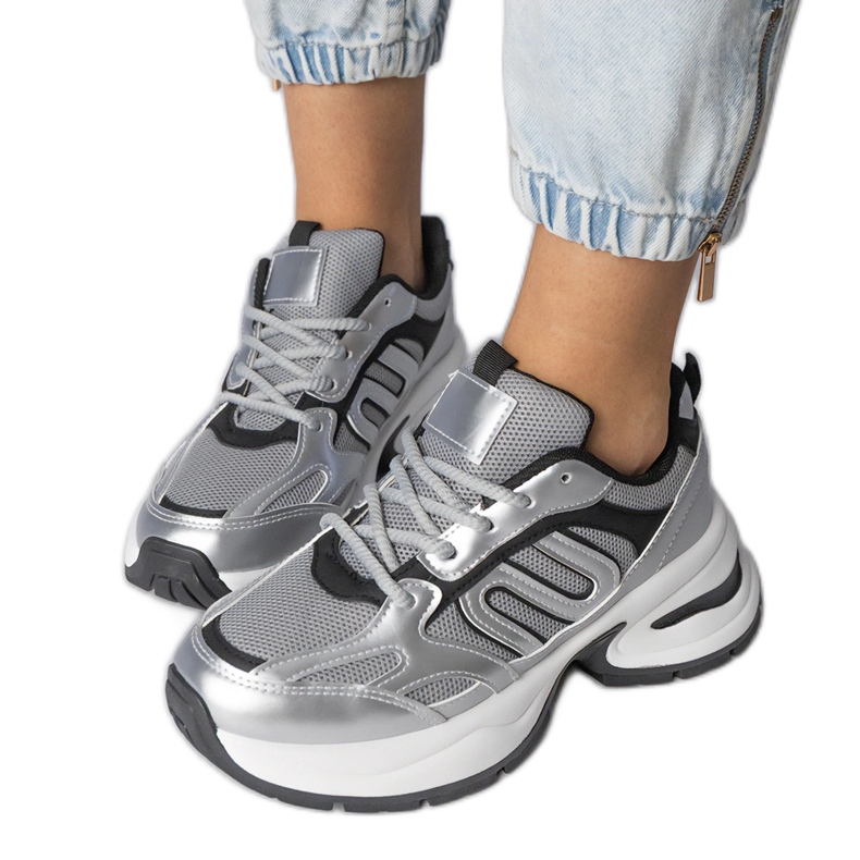 Stříbrné sportovní tenisky na masivní podrážce stříbrný Stříbrné sportovní tenisky na masivní podrážce stříbrný