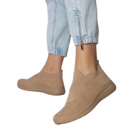 Béžové sportovní tenisky s ponožkovým svrškem béžový